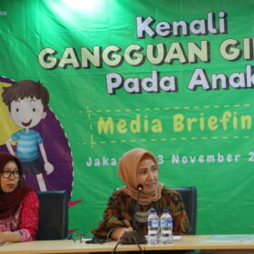 dr. Eka Laksmi Hidayati, Sp.A(K) dan dr. Cut Putri Arianie, MH.Kes selaku Direktur P2PTM