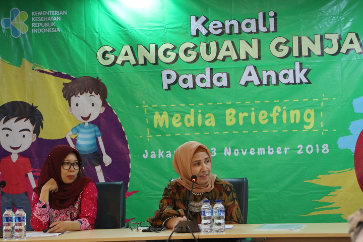dr. Eka Laksmi Hidayati, Sp.A(K) dan dr. Cut Putri Arianie, MH.Kes selaku Direktur P2PTM